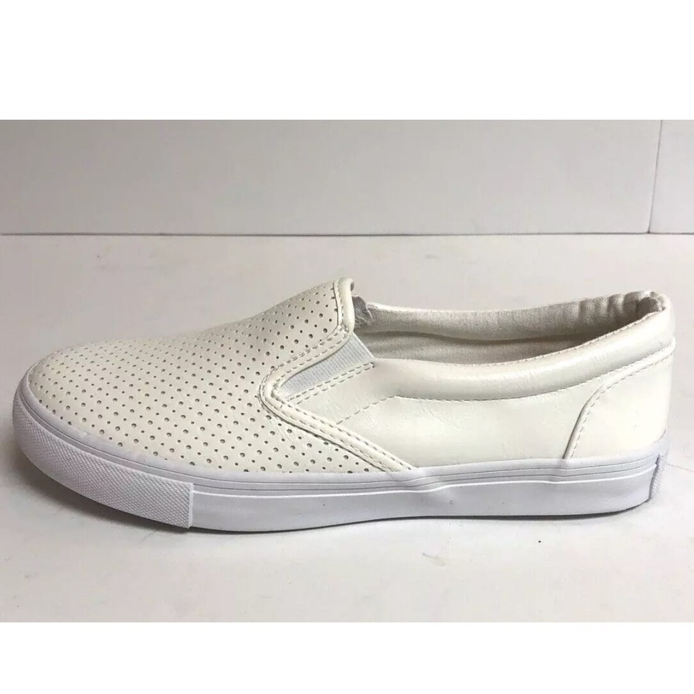 Soda Women’s Tracer, White Slip-On Shoes, Size 7.5 M.